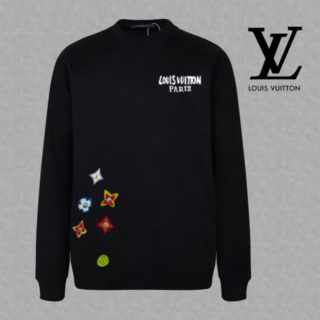 🅿️250 hot style on the shelves🔥❗ 💫〖Louis Vuitton LV〗 Fashionable round neck sweatshirt, casually matched with various styles, it is perfectly handsome😎The whole dress is made of double waistcoats, which makes the whole dress more three-dimensional. Not ordinary factories can do such fine work. The 2025 spring style counters are on sale, exquisite round neck terry sweatshirt, high-end double-strand pure cotton Customized drawstring ribs are dyed in the same vat and are complete with three standards. The chest craftsmanship adopts a simple and elegant pattern on the chest, which is easy to control for any age group! Fit and comfortable! Customized thickened 440g terry sweatshirt fabric, soft and comfortable to the touch, with a three-dimensional shape! 🙌🏻 It’s also very breathable, so it’s a versatile style that can be worn with any outfit! ✔Color: Black White Apricot Size: S M L XL 2XL